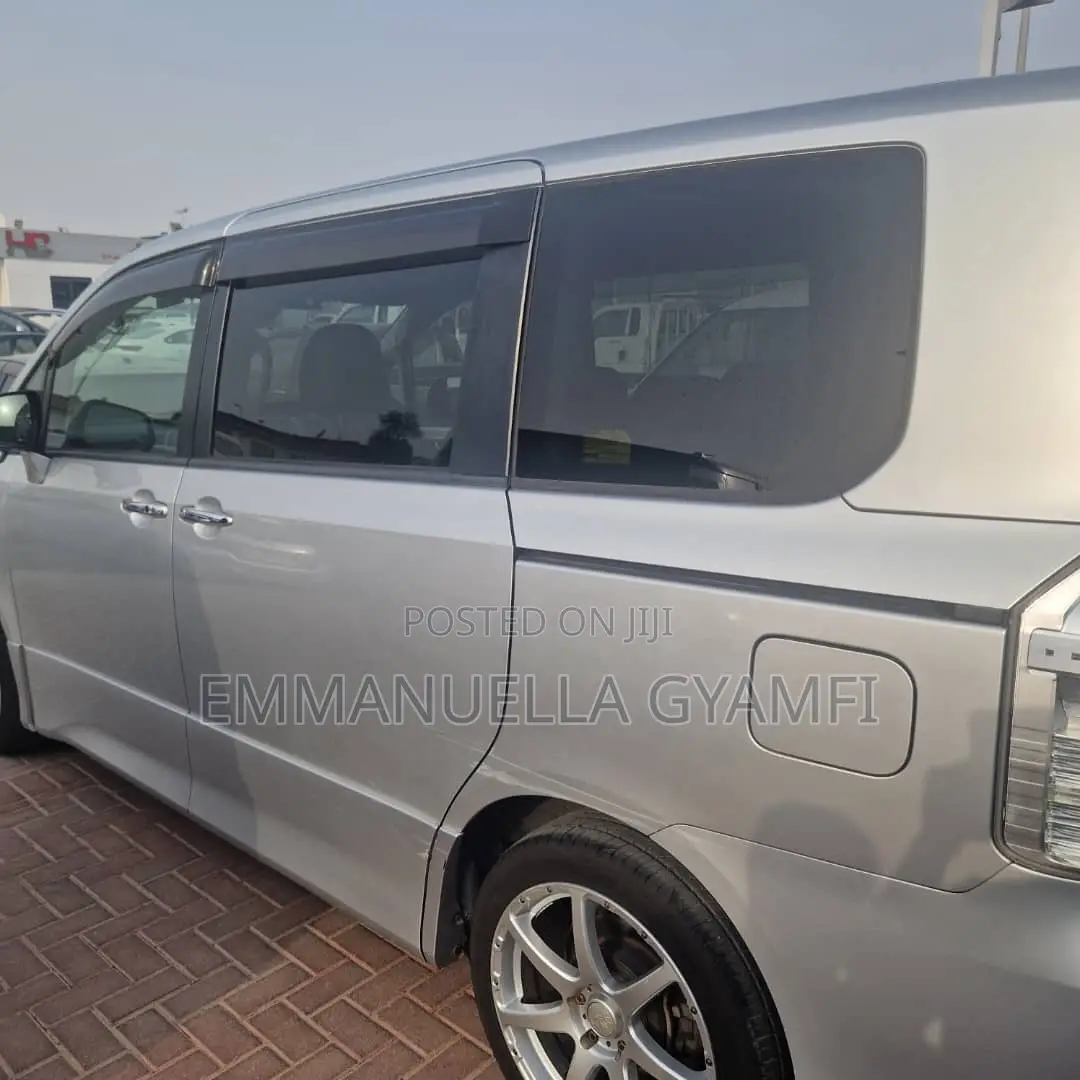 Toyota Voxy 2012 Grey