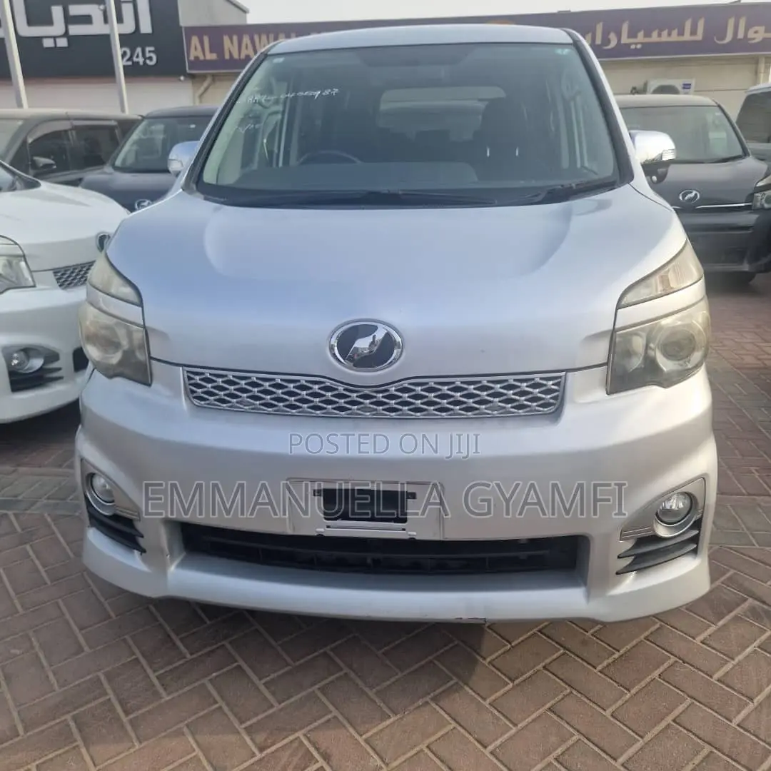 Toyota Voxy 2012 Grey