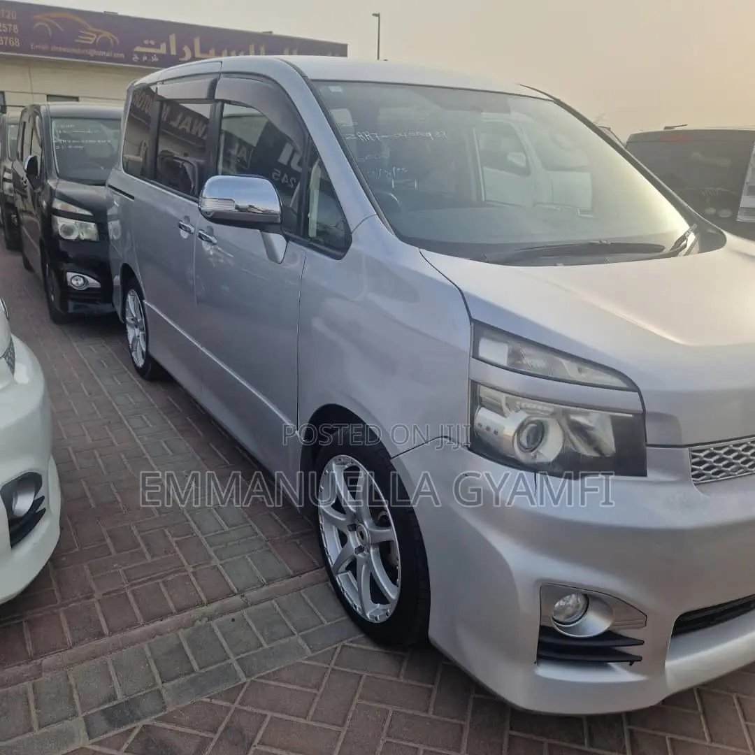 Toyota Voxy 2012 Grey