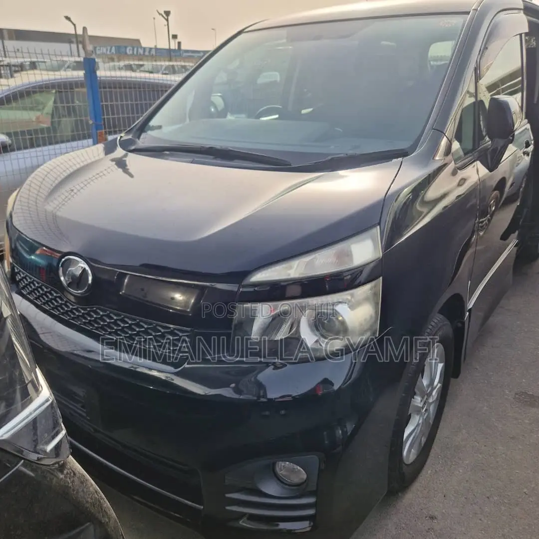 Toyota Voxy 2012 Grey