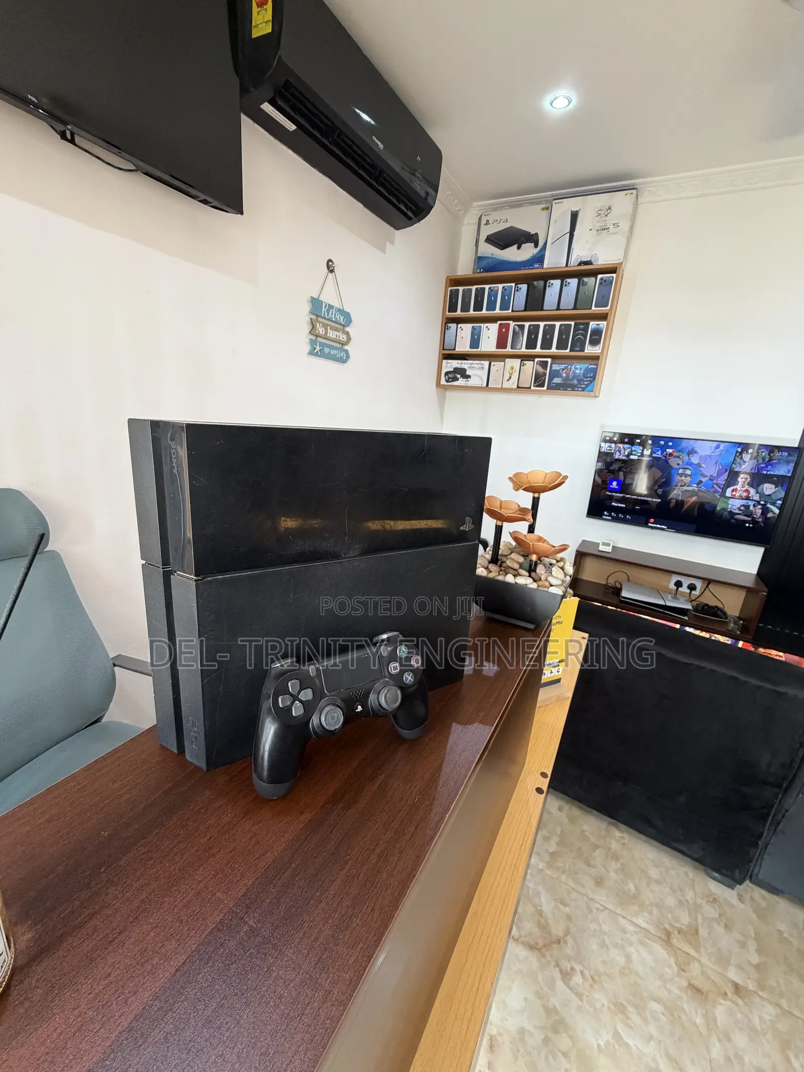 Playstation 4 Standard With 4 Offline Games