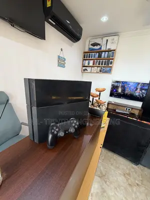 Playstation 4 Standard With 4 Offline Games