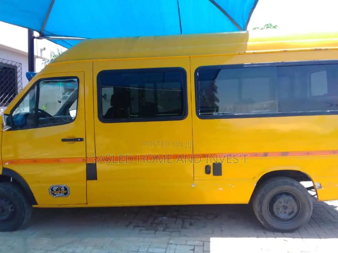 Mercedes-Benz Sprinter 2000 Yellow