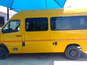 Mercedes-Benz Sprinter 2000 Yellow