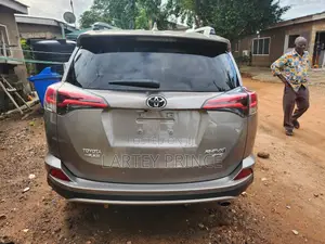 Toyota RAV4 LE AWD (2.5L 4cyl 6A) 2017 Gray