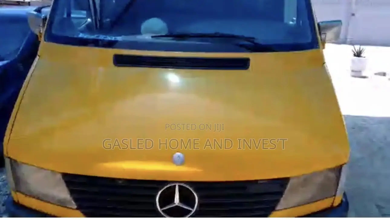 Mercedes-Benz Sprinter 2000 Yellow