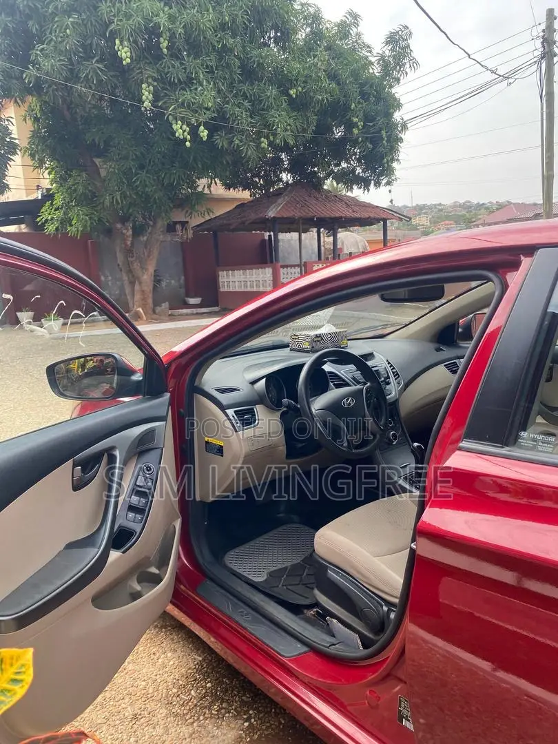 Hyundai Elantra 2015 Red
