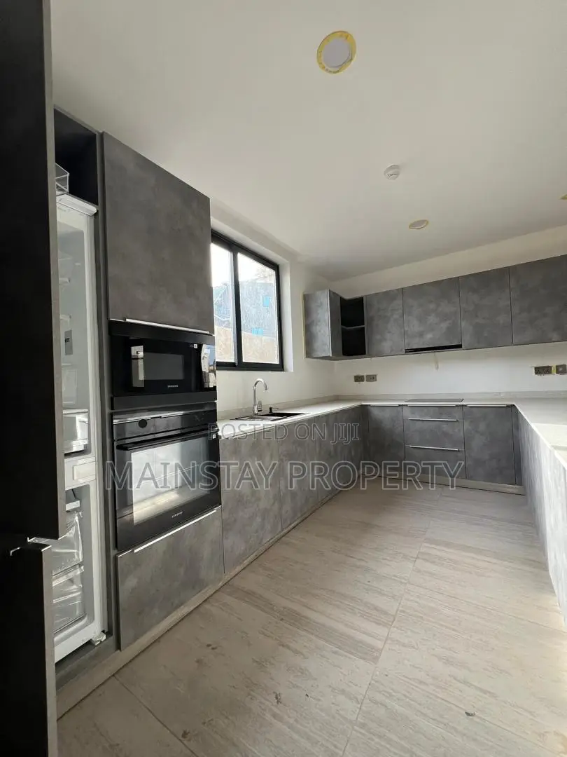 4bdrm Townhouse / Terrace in Mainstay Estates, East Legon for rent