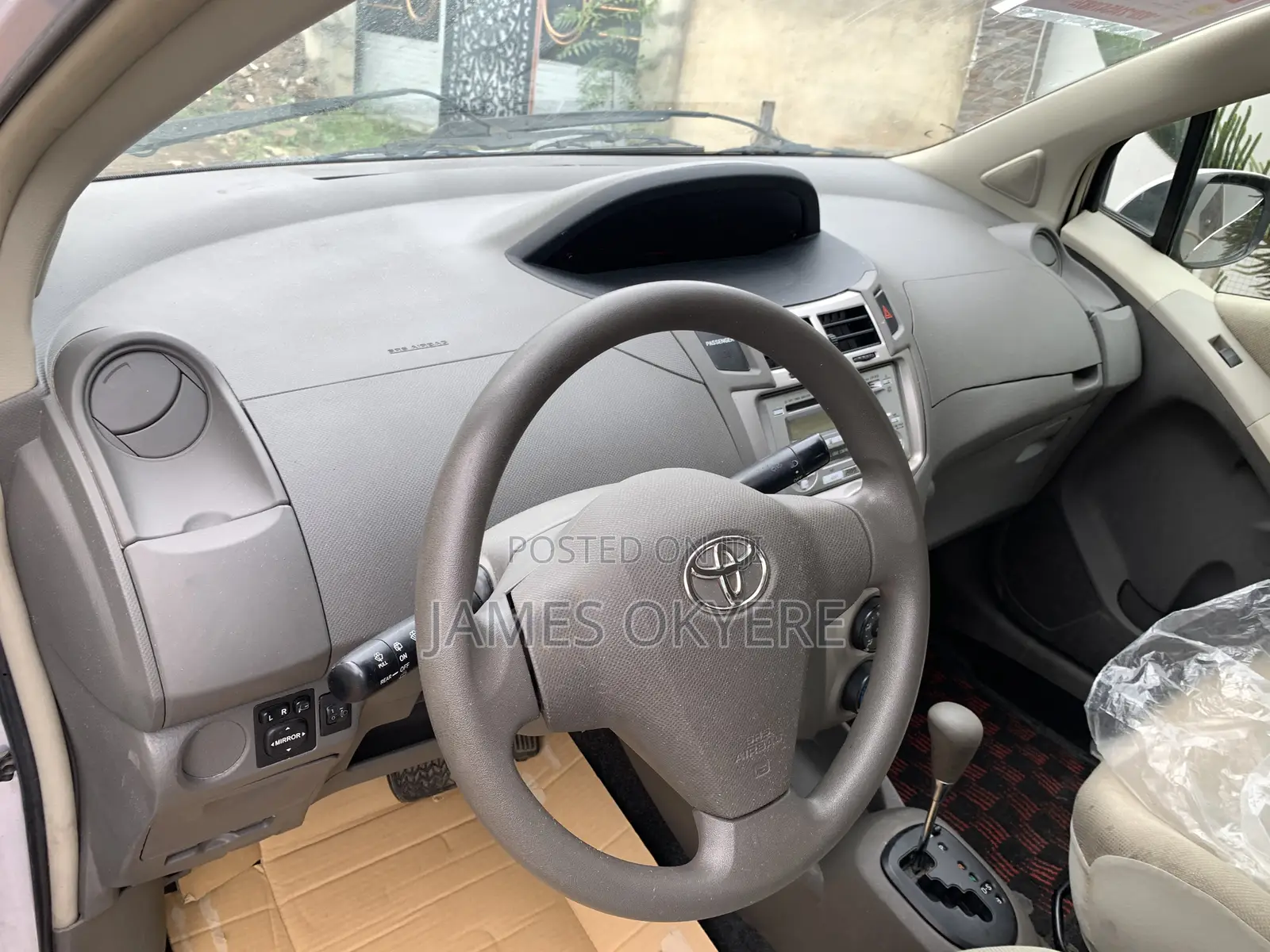 Toyota Vitz 2009 Silver