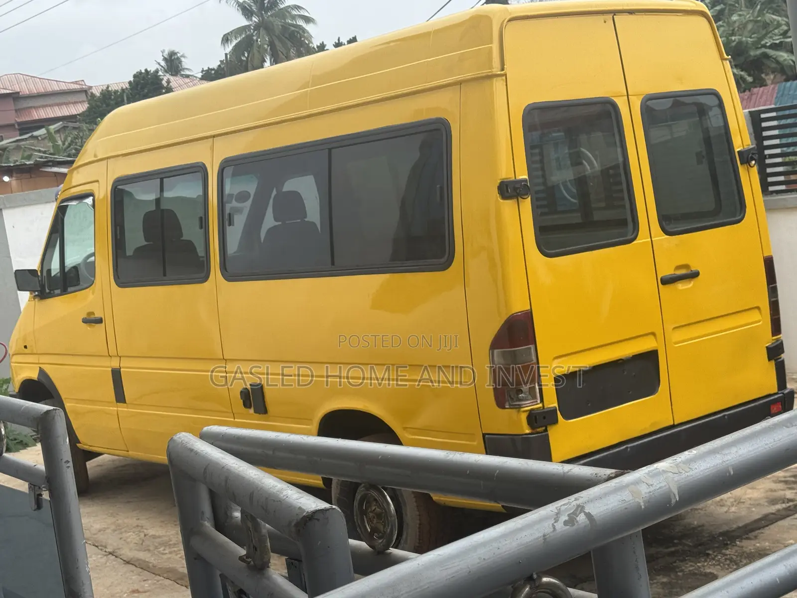 Mercedes-Benz Sprinter 2000 Yellow