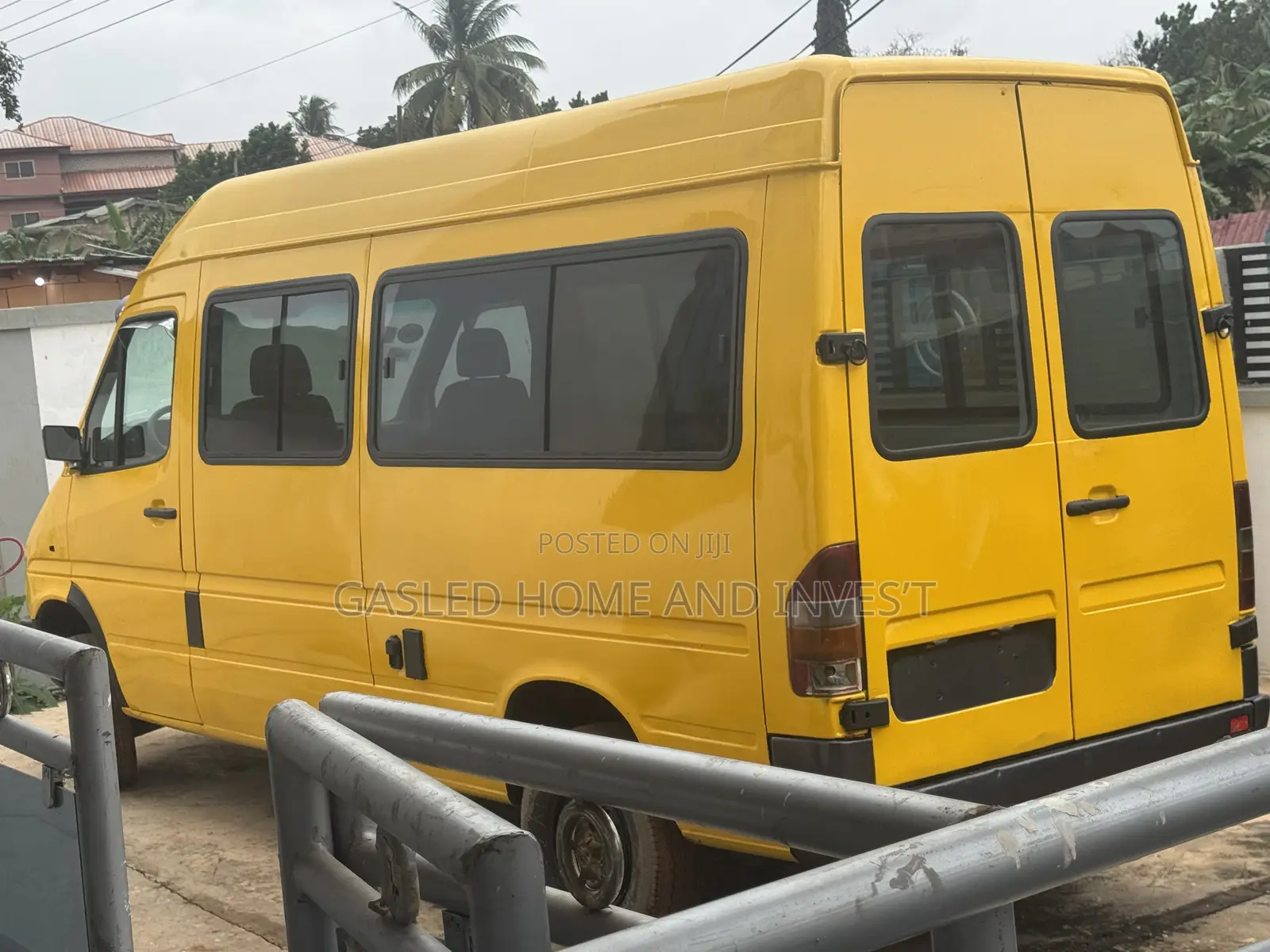 Mercedes-Benz Sprinter 2000 Yellow