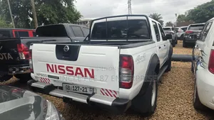 Nissan Hardbody 2021 White