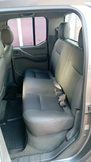 Nissan Navara 2.5 dCi 2010 Gray