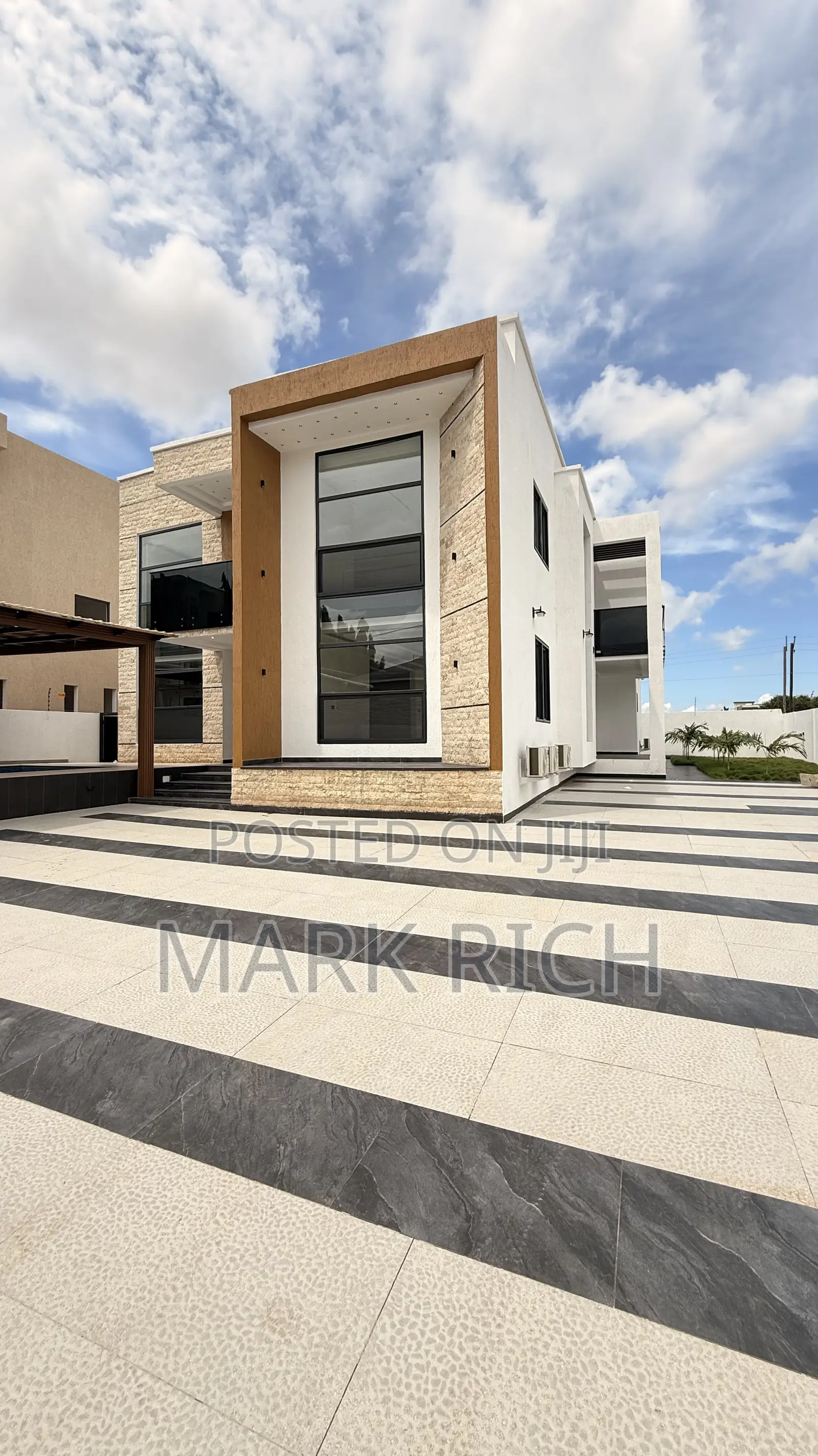 5bdrm House in East Legon for sale