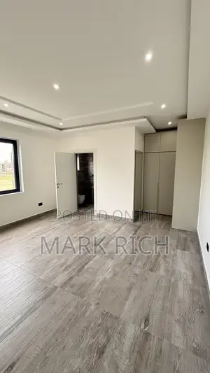 5bdrm House in East Legon for sale