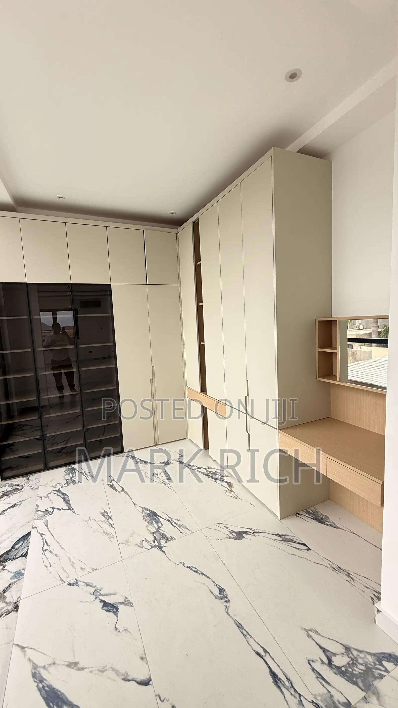 5bdrm House in East Legon for sale