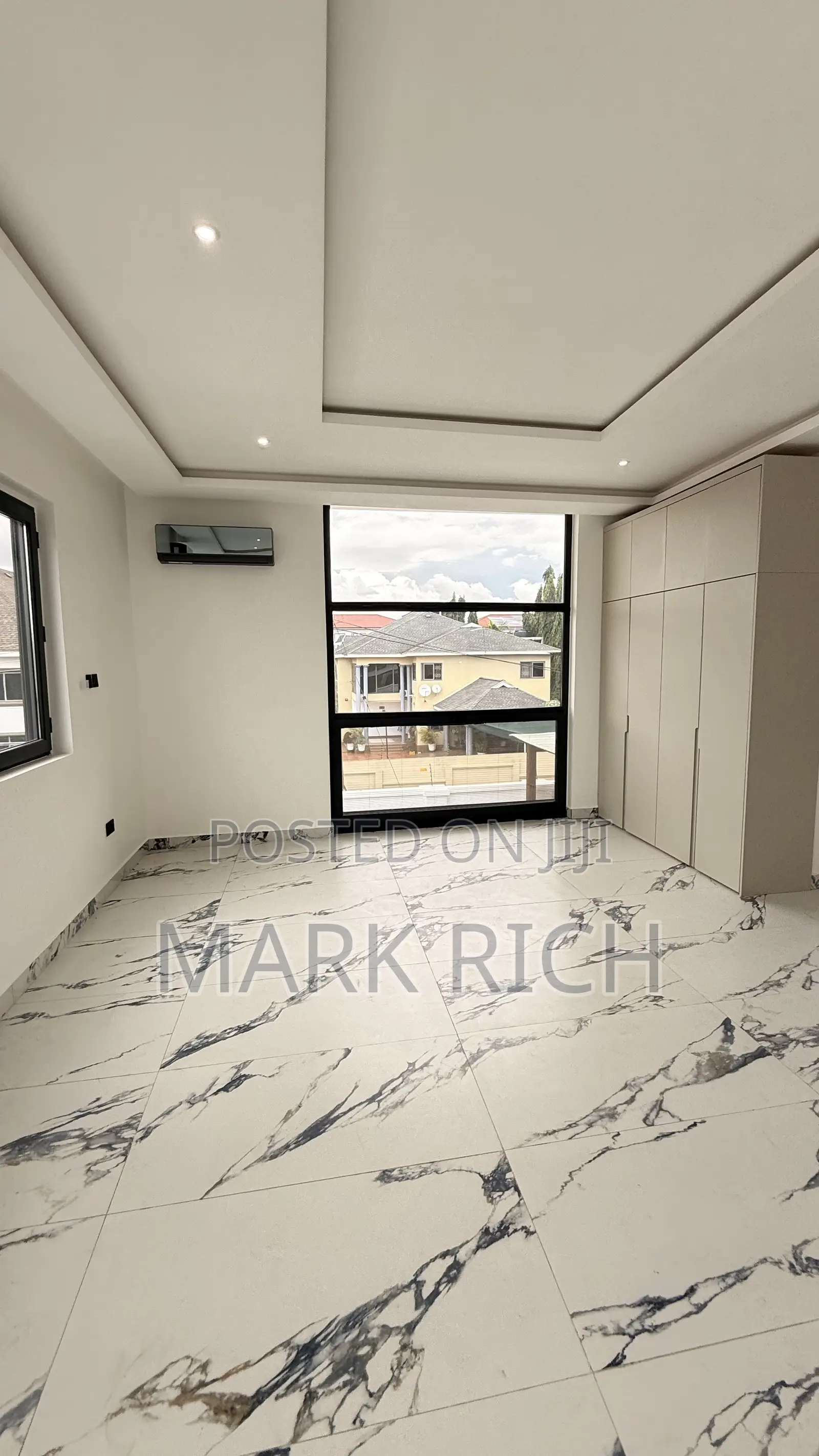 5bdrm House in East Legon for sale