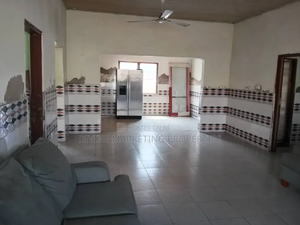 6bdrm House in Weija for sale