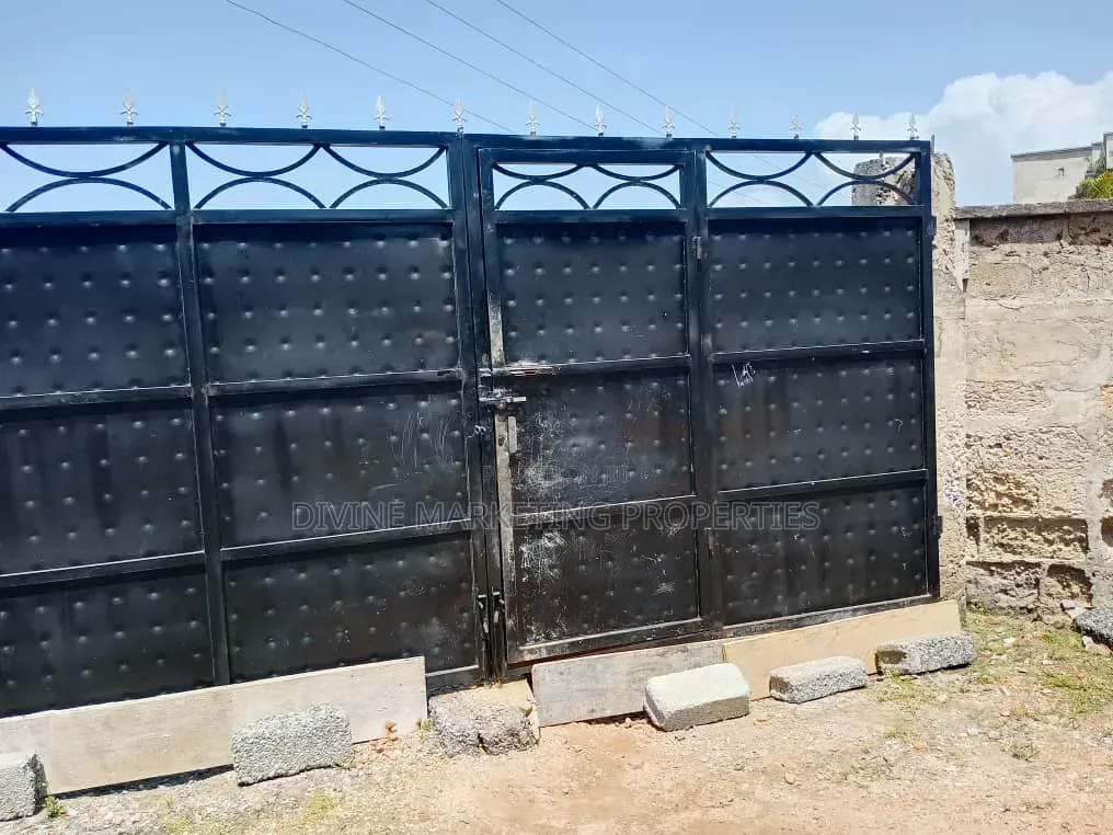 6bdrm House in Weija for sale