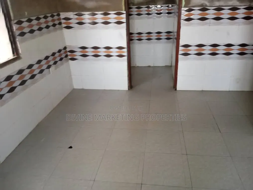 6bdrm House in Weija for sale