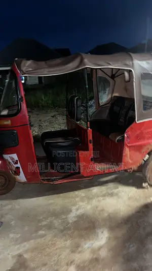 Bajaj RE 2024 Red