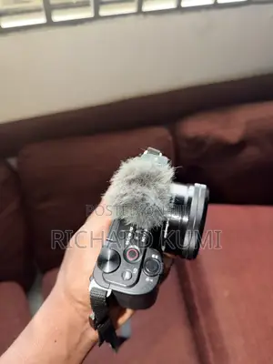 Sony Zv-E10 Mirrorless Camera Kit