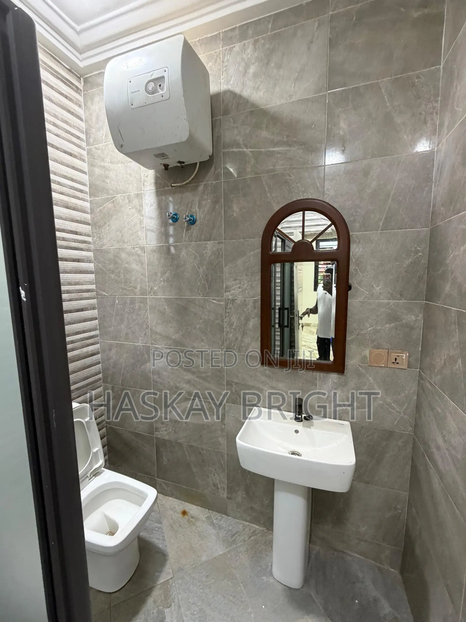 4bdrm House in Ashomang Estate for rent