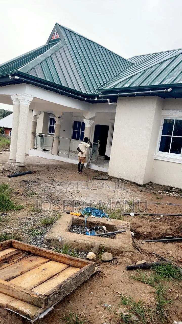 5bdrm House in Apagya Nursing, Afigya-Kwabre for sale