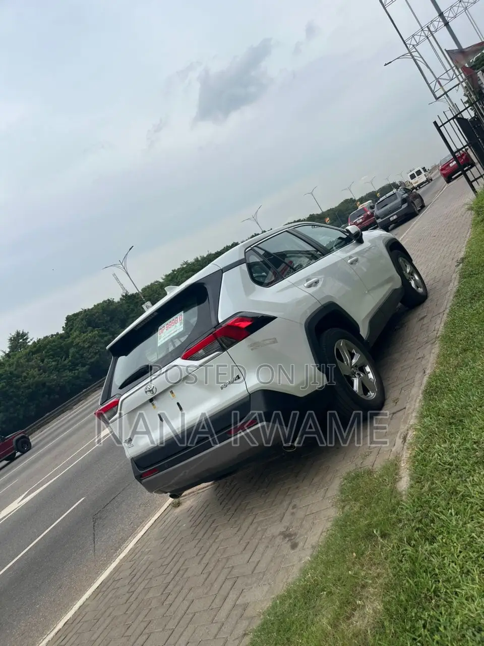 Toyota RAV4 XLE 2025 White