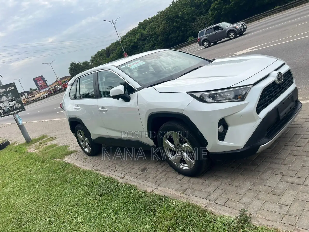 Toyota RAV4 XLE 2025 White