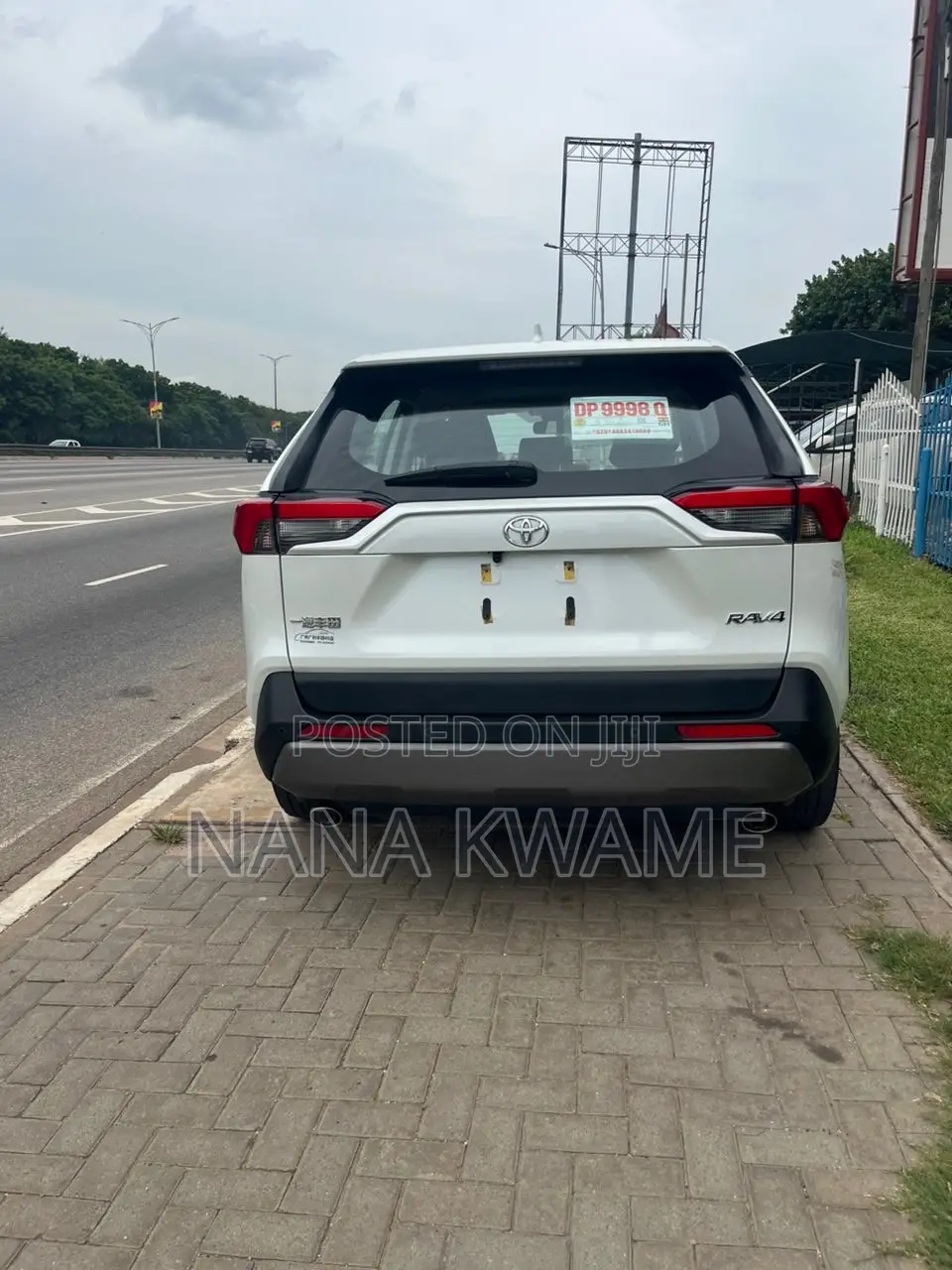 Toyota RAV4 XLE 2025 White