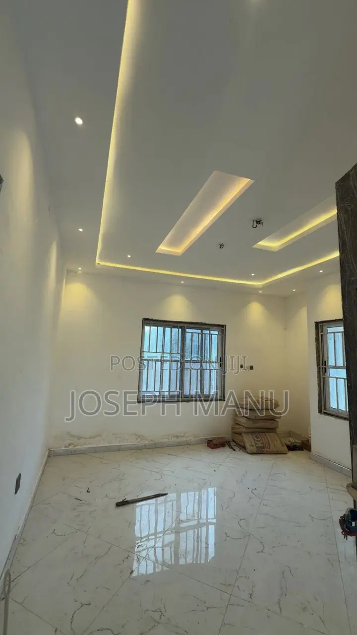 5bdrm House in Apagya Nursing, Afigya-Kwabre for sale