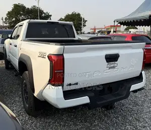 Toyota Tacoma SR5 Double Cab 5' Bed AT 2024 White