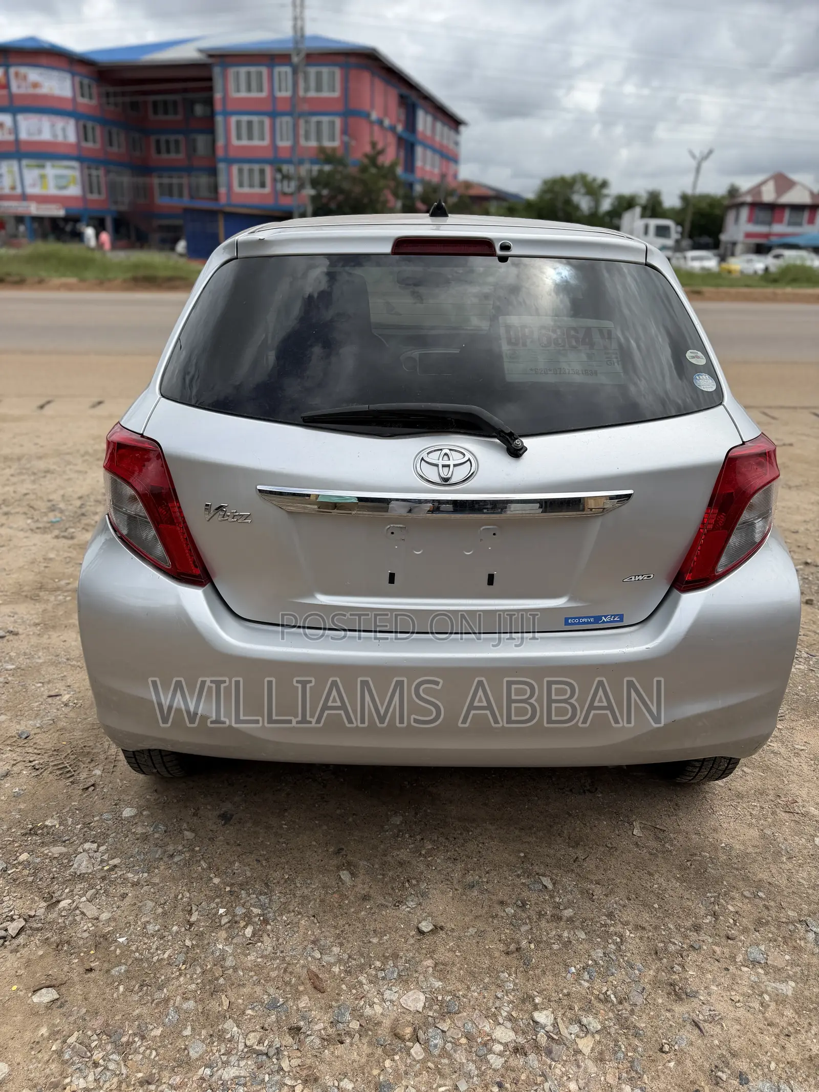 Toyota Vitz 1.3 AWD 5dr 2012 Silver
