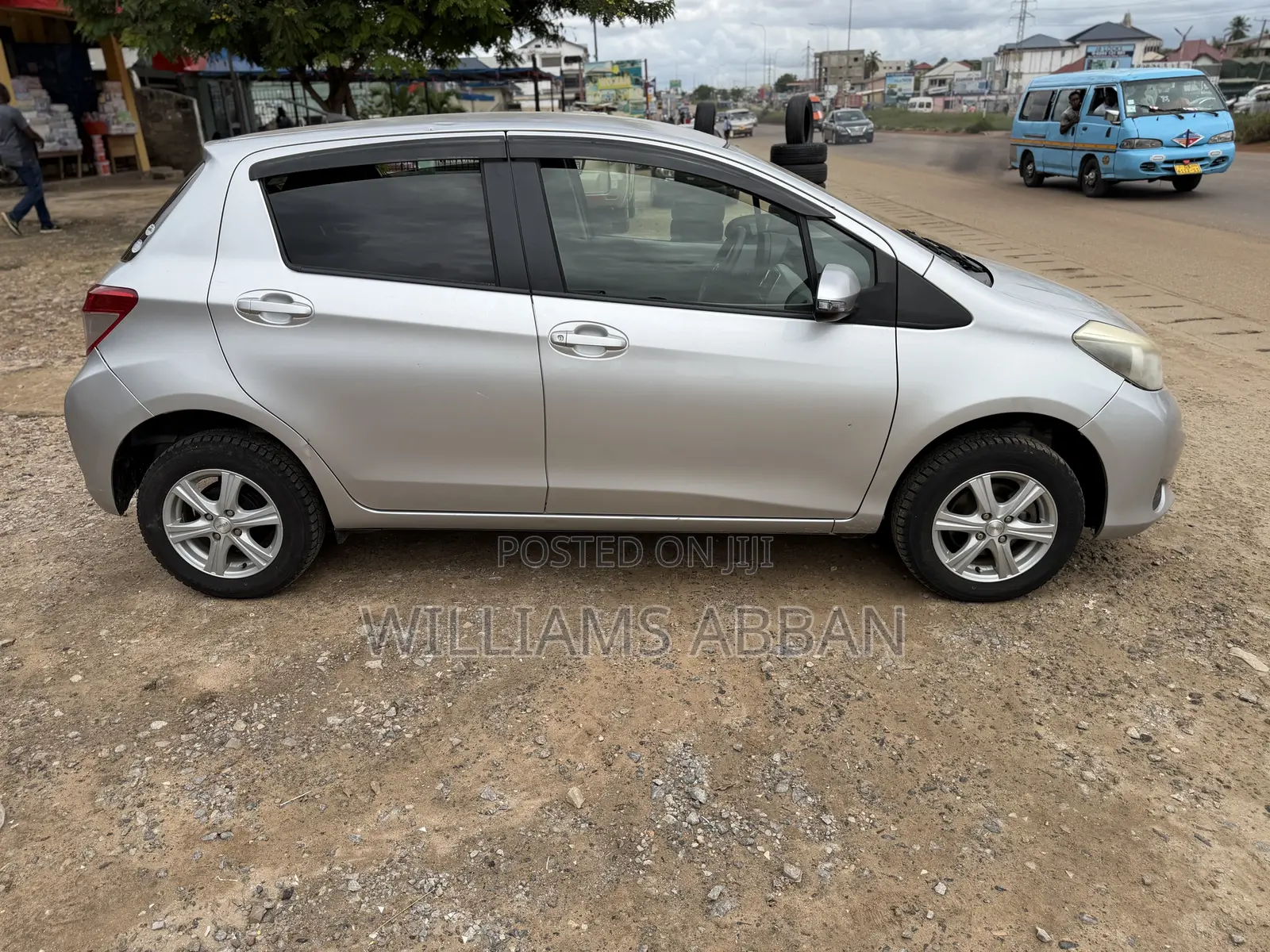 Toyota Vitz 1.3 AWD 5dr 2012 Silver