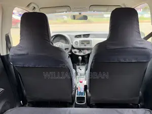 Toyota Vitz 1.3 AWD 5dr 2012 Silver