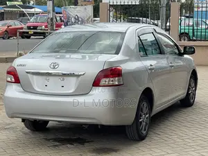 Toyota Belta 2010 Silver