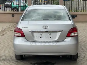 Toyota Belta 2010 Silver