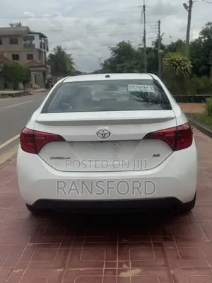 Toyota Corolla SE 4dr Sedan (1.8L 4cyl CVT) 2017 White