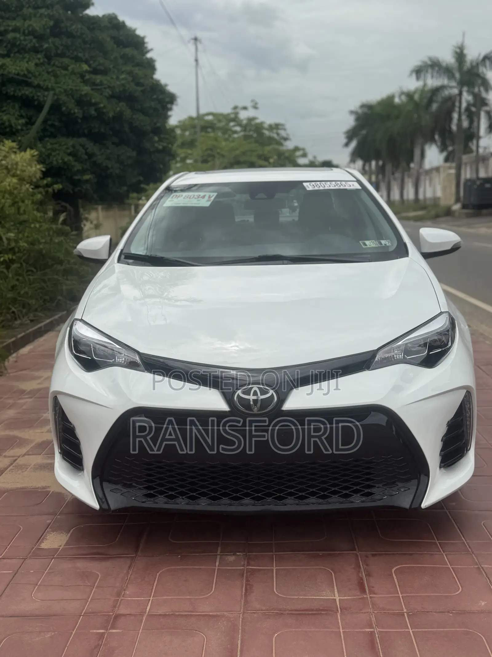 Toyota Corolla SE 4dr Sedan (1.8L 4cyl CVT) 2017 White