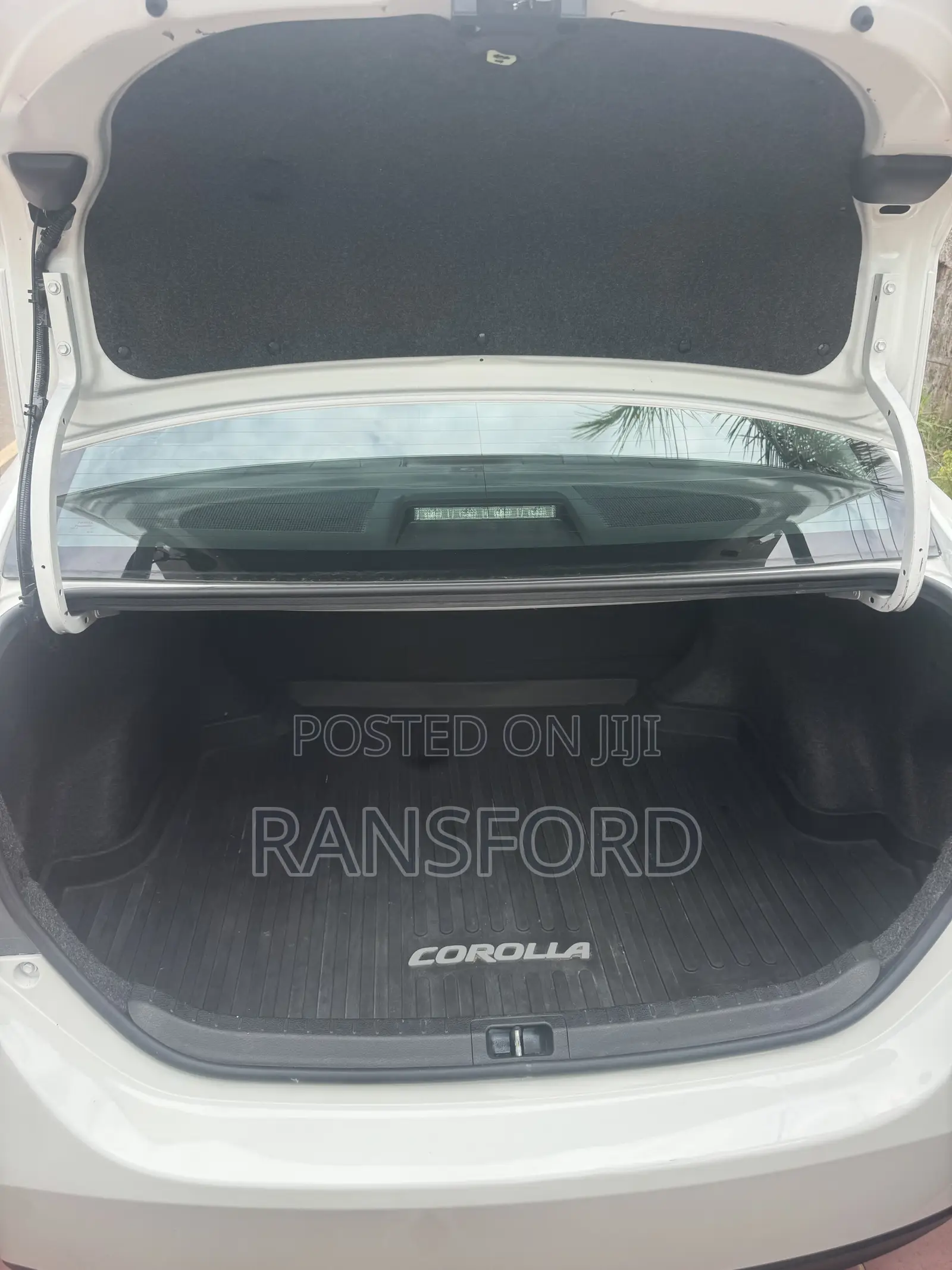Toyota Corolla SE 4dr Sedan (1.8L 4cyl CVT) 2017 White