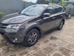 Toyota RAV4 Limited 4dr SUV (2.5L 4cyl 6A) 2014 Gray