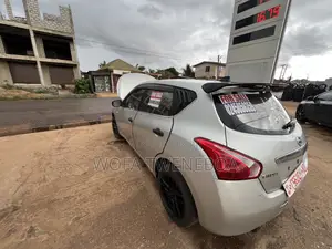 Nissan Tiida 2014 Silver