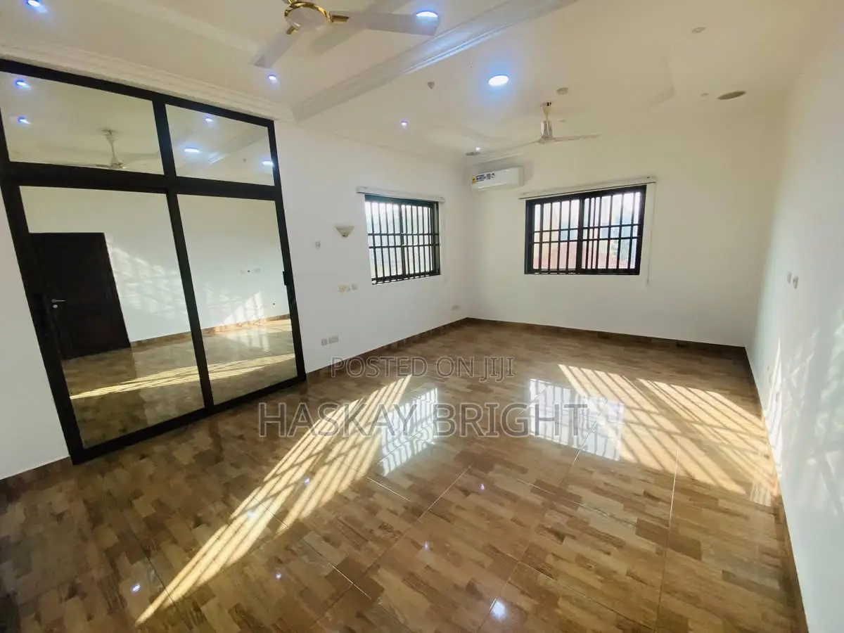 5bdrm House in Dzorwulu for rent