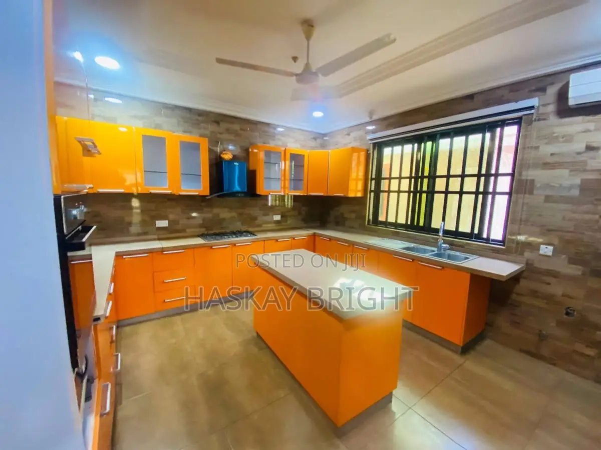 5bdrm House in Dzorwulu for rent