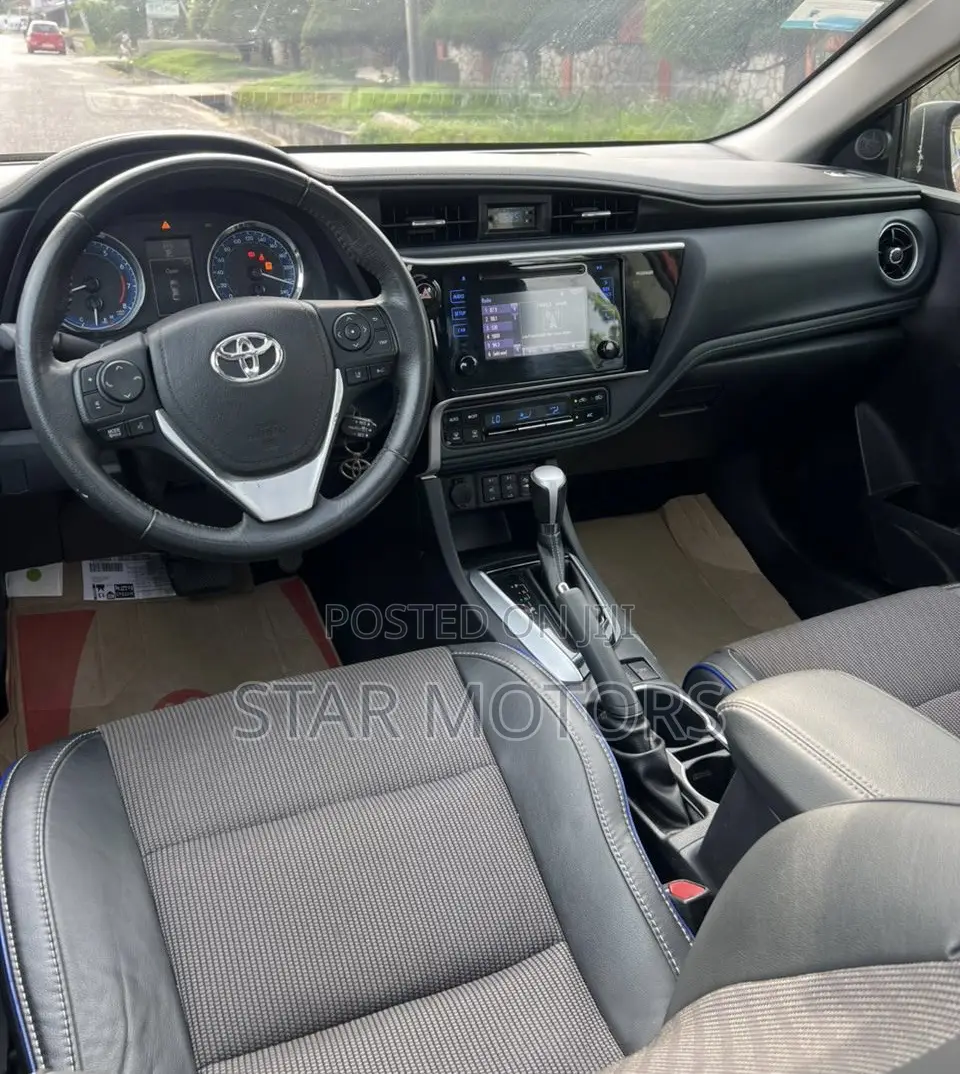 Toyota Corolla 2017 Red