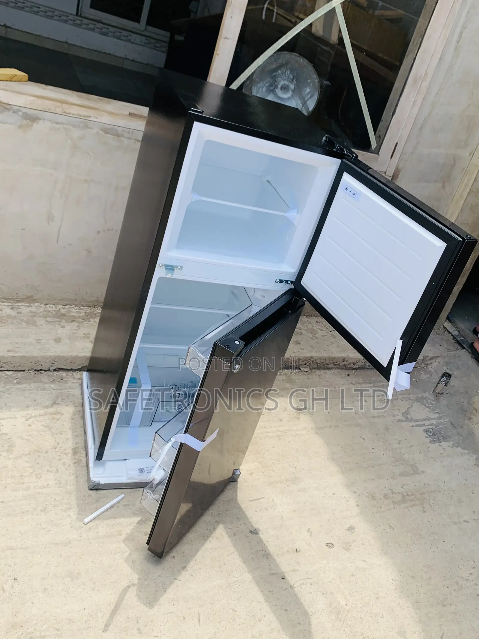 Grab New 127l Jazz Black Top Mount Refrigerator