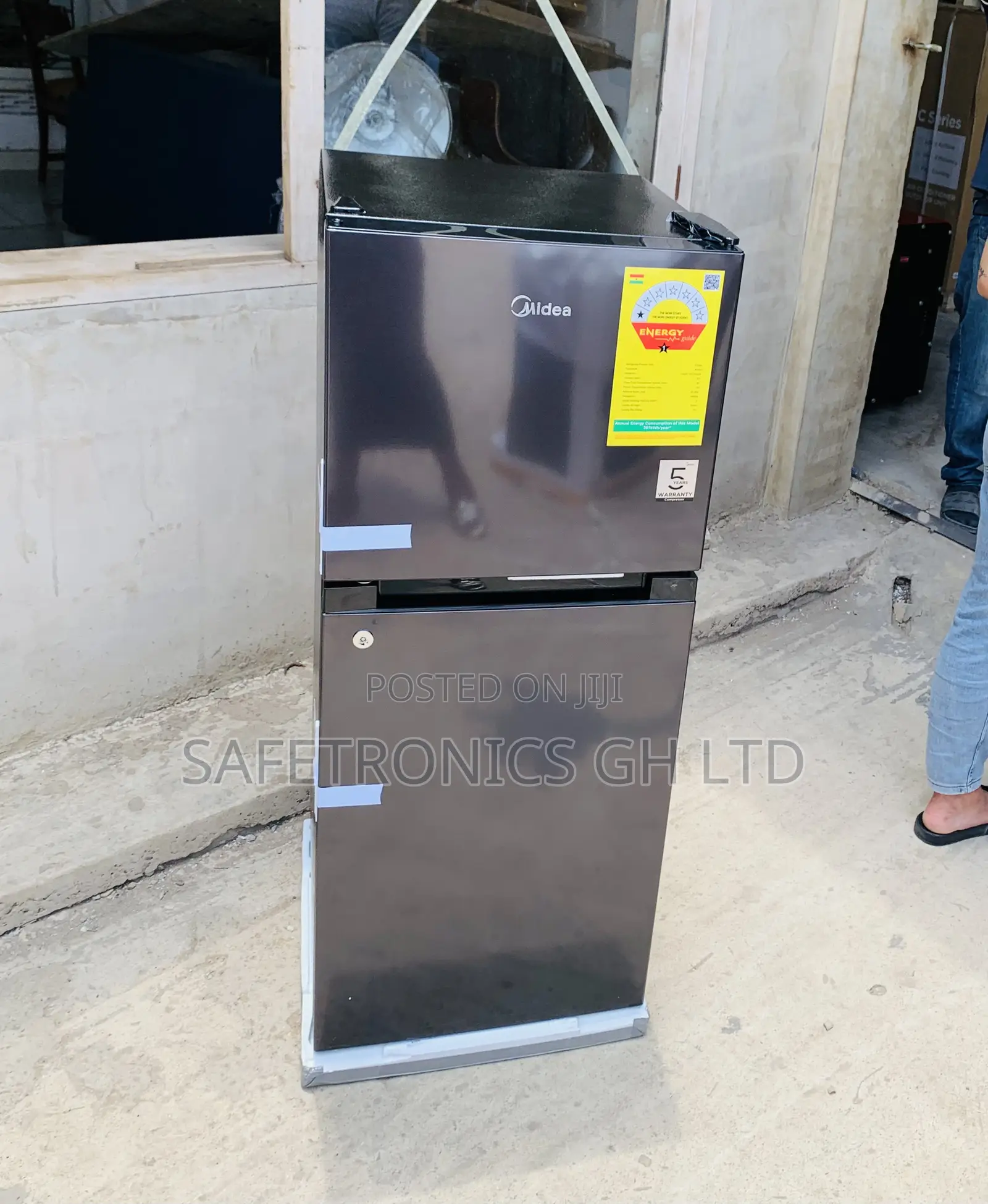 Exclusive New 127l Jazz Black Top Mount Refrigerator