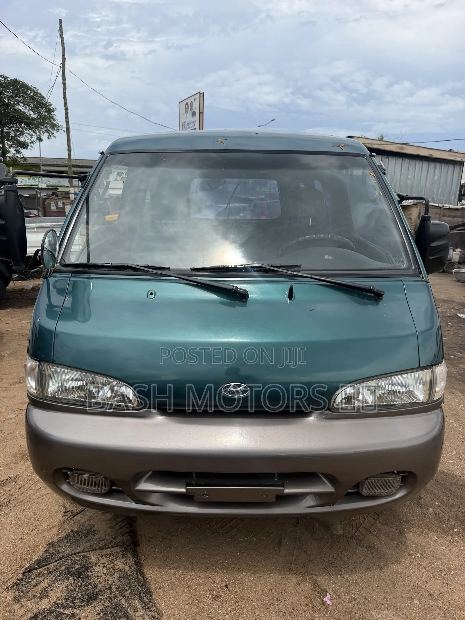 Hyundai H1 2010 Green