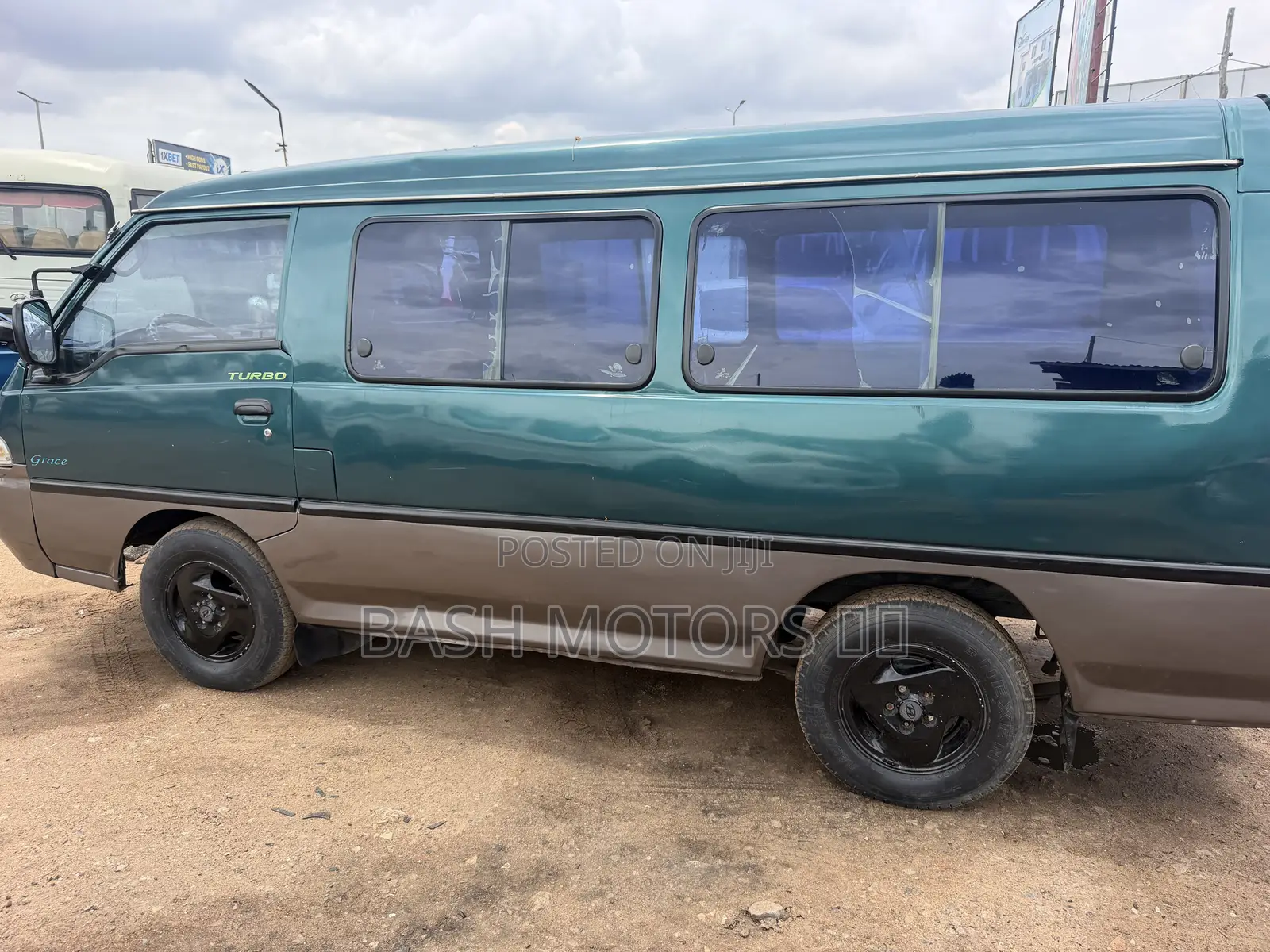 Hyundai H1 2010 Green